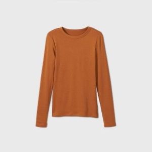 2 women’s long sleeve shirts